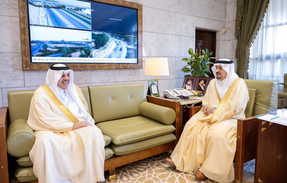 alsaud1ksa's tweet image. اعتمد صاحب السمو الملكي الأمير 
فيصل بن بندر بن عبدالعزيز أمير منطقة الرياض
أسماء الفائزين بجائزة الأمير 
فيصل بن بندر بن عبدالعزيز للتميز 
والإبداع في دورتها الرابعة 
البالغ عددهم 42 فائزًا وفائزة.
•جاء ذلك خلال استقبال سموه، 
في مكتبه بقصر الحكم اليوم، صاحب 
السمو الأمير