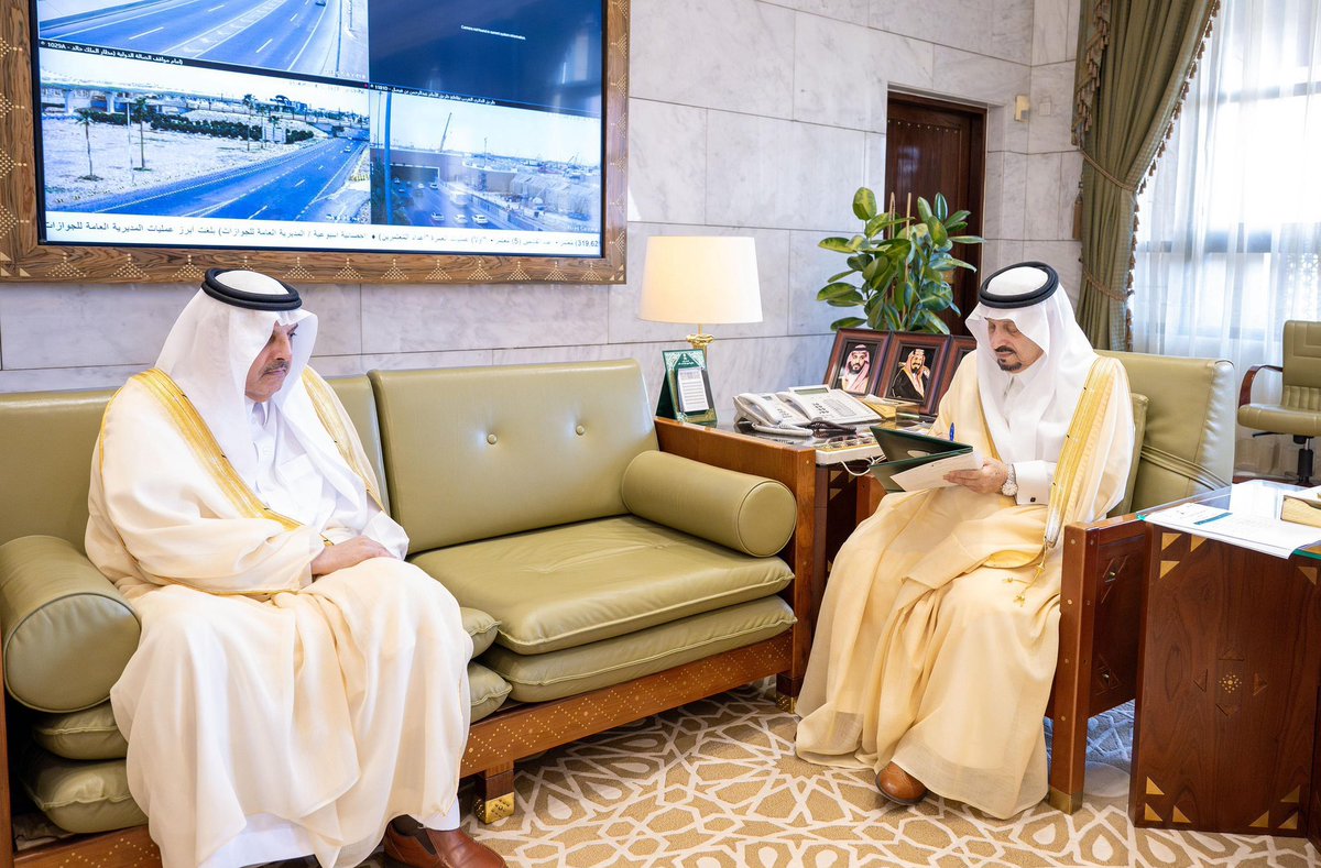 alsaud1ksa's tweet image. اعتمد صاحب السمو الملكي الأمير 
فيصل بن بندر بن عبدالعزيز أمير منطقة الرياض
أسماء الفائزين بجائزة الأمير 
فيصل بن بندر بن عبدالعزيز للتميز 
والإبداع في دورتها الرابعة 
البالغ عددهم 42 فائزًا وفائزة.
•جاء ذلك خلال استقبال سموه، 
في مكتبه بقصر الحكم اليوم، صاحب 
السمو الأمير