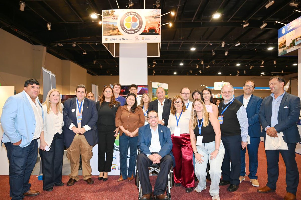 sanjose_turismo's tweet photo. @LATU_uy El Ministro de Turismo Pablo Menoni @pmenoni, Subsecretaría @AnaClaudiaCaram,
Directora @Florencia_Ualde,
Dir. Nal. de Turismo Cristian Pos @cristian_p2679,
saludan a los operadores y referentes de la @regioncentrosur #DestinoCentroSur en
#ExpoTurismo #Uruguay 2026
en @LATU_uy https://t.co/hBywM6VPOF