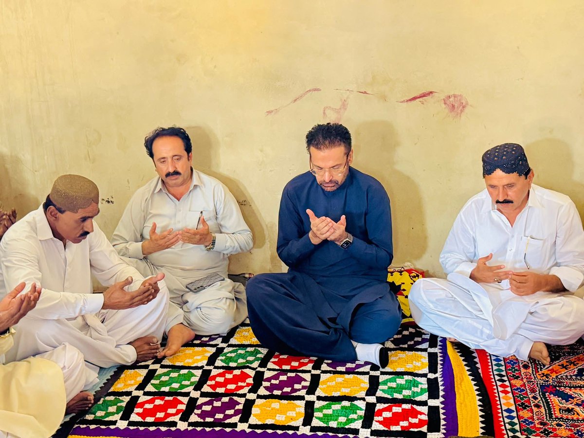 fzbhutto's tweet photo. #PPP MPA Dr. Sikandar Ali Shoro visited #Manjhand, offered condolences, recited Fateha, and expressed heartfelt sympathy with bereaved families across different communities. #PS78 https://t.co/8u2AOYKTHx