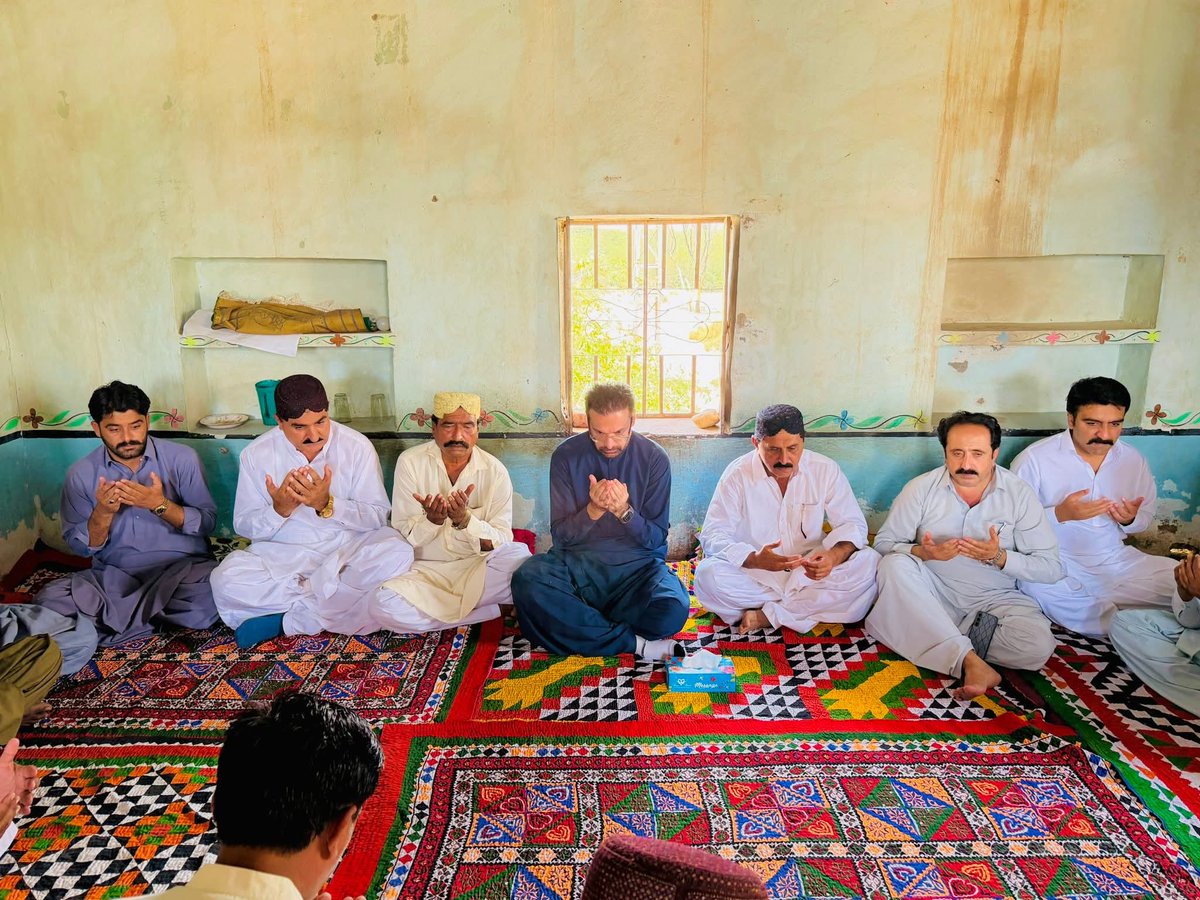fzbhutto's tweet photo. #PPP MPA Dr. Sikandar Ali Shoro visited #Manjhand, offered condolences, recited Fateha, and expressed heartfelt sympathy with bereaved families across different communities. #PS78 https://t.co/8u2AOYKTHx