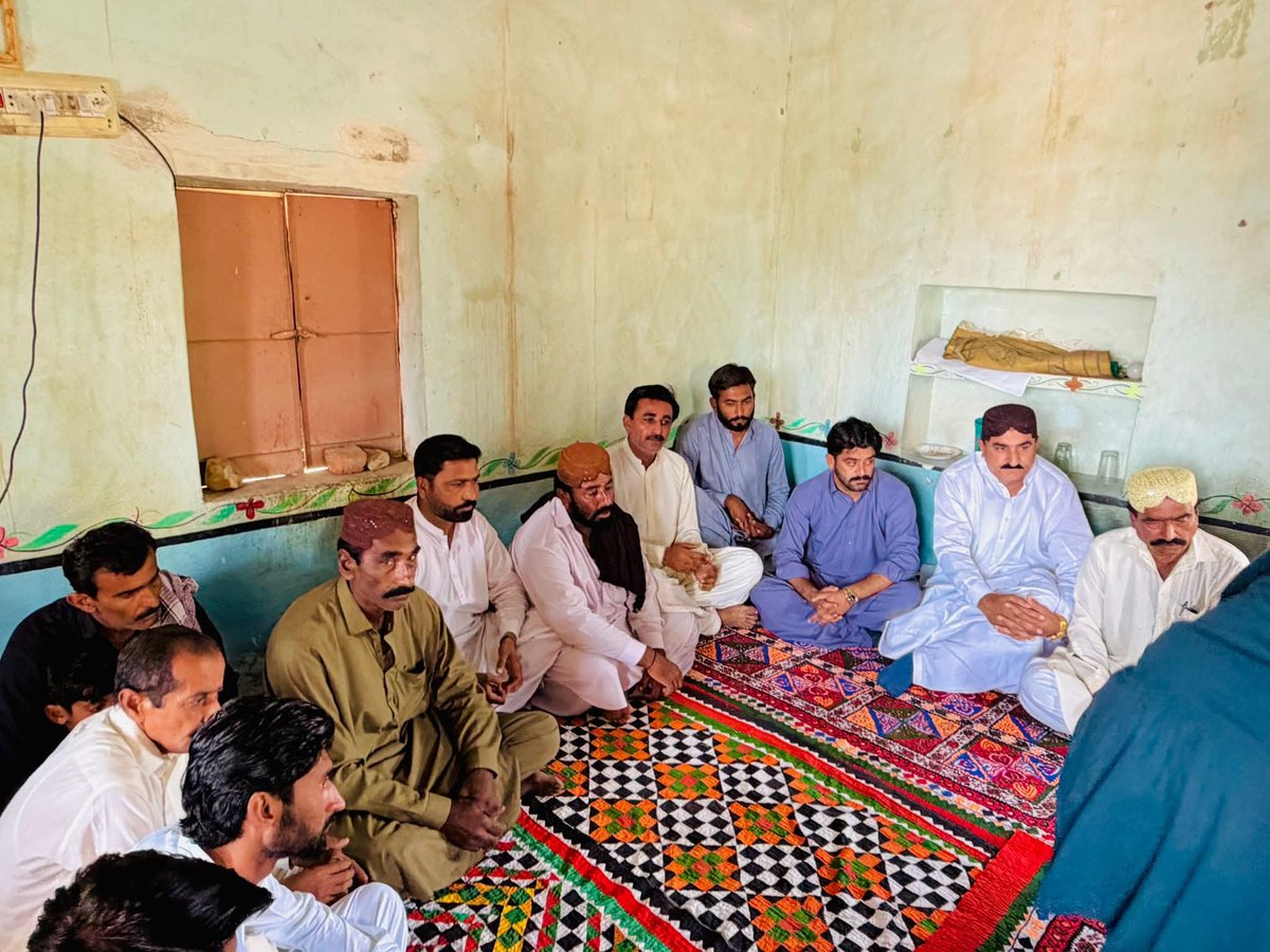 fzbhutto's tweet photo. #PPP MPA Dr. Sikandar Ali Shoro visited #Manjhand, offered condolences, recited Fateha, and expressed heartfelt sympathy with bereaved families across different communities. #PS78 https://t.co/8u2AOYKTHx