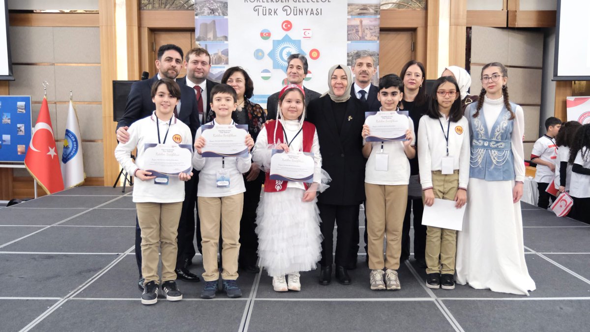 Eğitim, bir harf ile başlayıp bir ömre yön veren hikâyeyi yazmaktır.
#EğitimleTekYürek

<a href="/tcmeb/">Millî Eğitim Bakanlığı</a> <a href="/Yusuf__Tekin/">Yusuf Tekin</a>
<a href="/istanbulilmem/">İstanbul İl Millî Eğitim Müdürlüğü</a> <a href="/MucahitYentur/">Murat Mücahit Yentür</a>