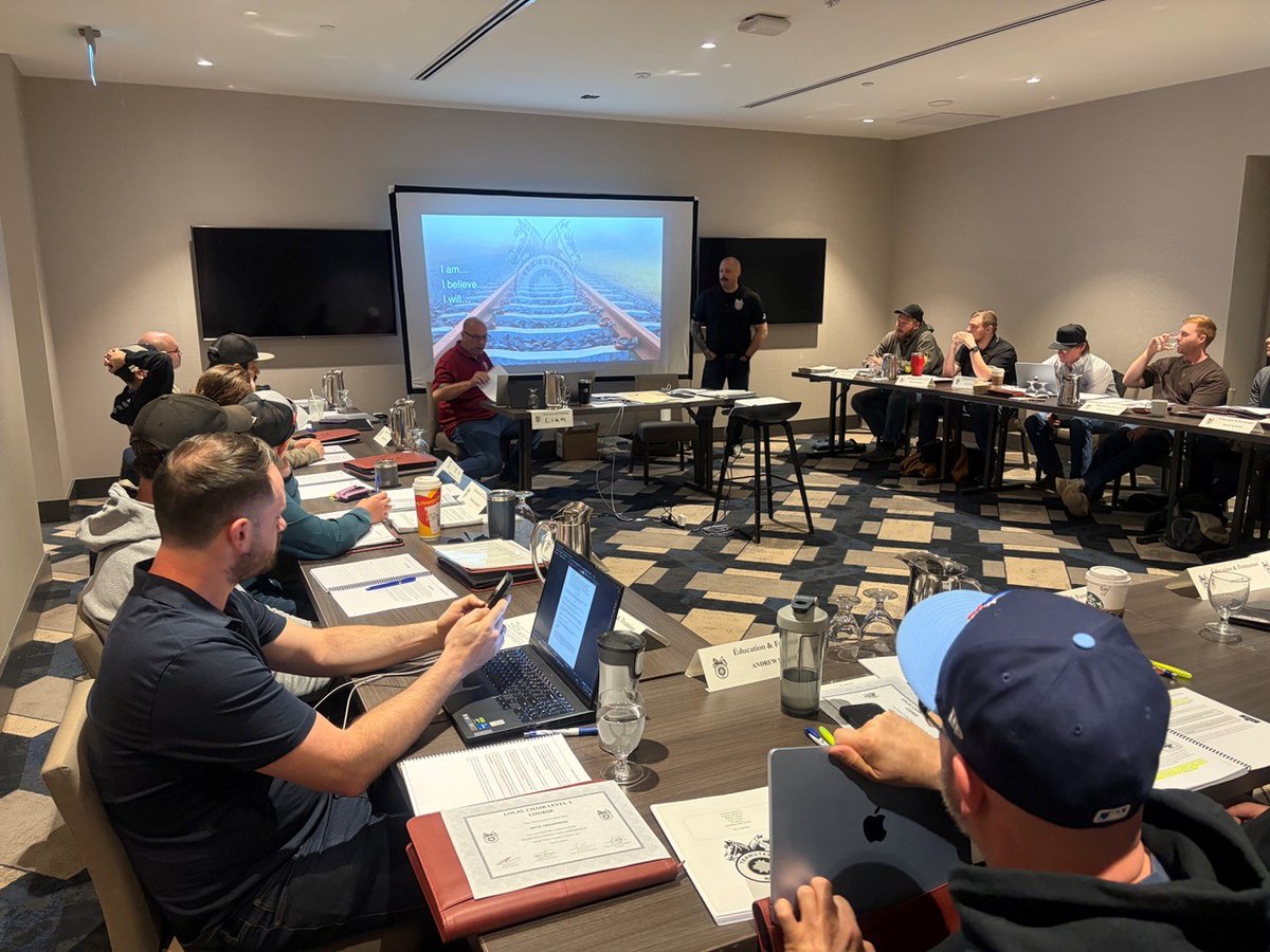 TeamstersRail's tweet photo. TCRC Training Continues to Build Momentum in Calgary

The TCRC Education Program held a Local Chair Level 1 training session in Calgary (April 7 to 9) as part of its growing cross-country schedule. https://t.co/8tku6t5XWR https://t.co/pbgkT9GddG