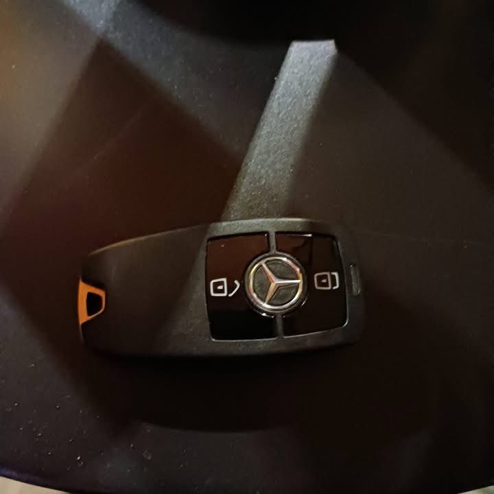 Οποιος έχει χασει το κλειδι του ειναι στη καφετερια απεναντι απο τη θυρα 41. #ΑΕΚ