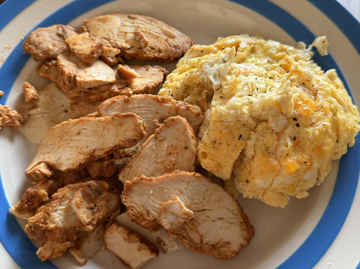 JohnHuyton's tweet photo. Dinner: three scrambled eggs 🍳 sliced tikka chicken breast 🍗. 

Simple Flavours Simply Delicious 🥰🫶 

Meal Intake approx. 753 calories
Nutracheck App calories verified 📲

#protien #anixety #mentalhealth #lifestylechanges #threemoretogo #7stonelost #diabetes #2026Goals #UFB #ProudMoment