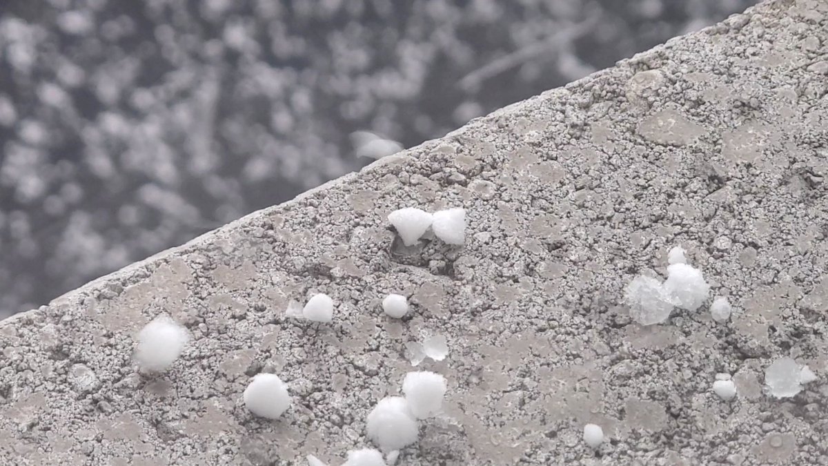 Cam3ra1's tweet photo. 🚨 #ONStorm Brief Hailstorm in #Mississauga with small pellets heavy at times. @1Weathercanada @weathernetwork #Ontario #Canada #WeatherAlert https://t.co/ZrPq1wvCL0