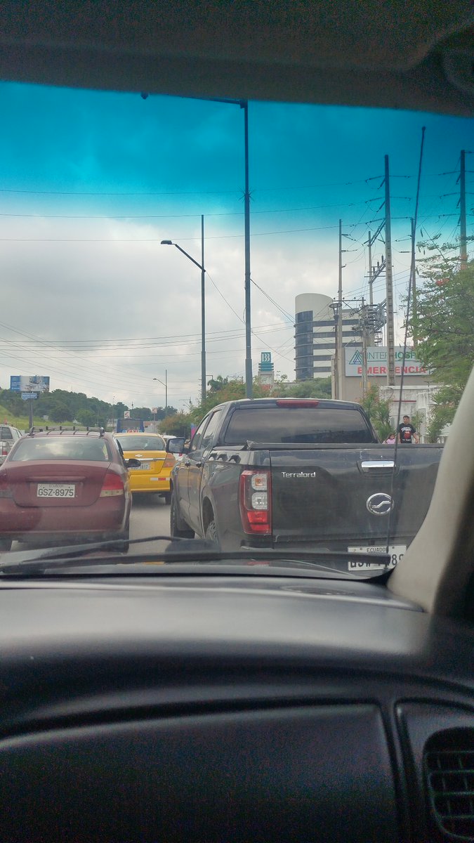 simavera10's tweet photo. En la Av. Del Bombero un tráfico pesado y como siempre nada del personal de @ATM_Transito  ayudando a fluir Dónde estarán?? https://t.co/hpYYBzxMaR