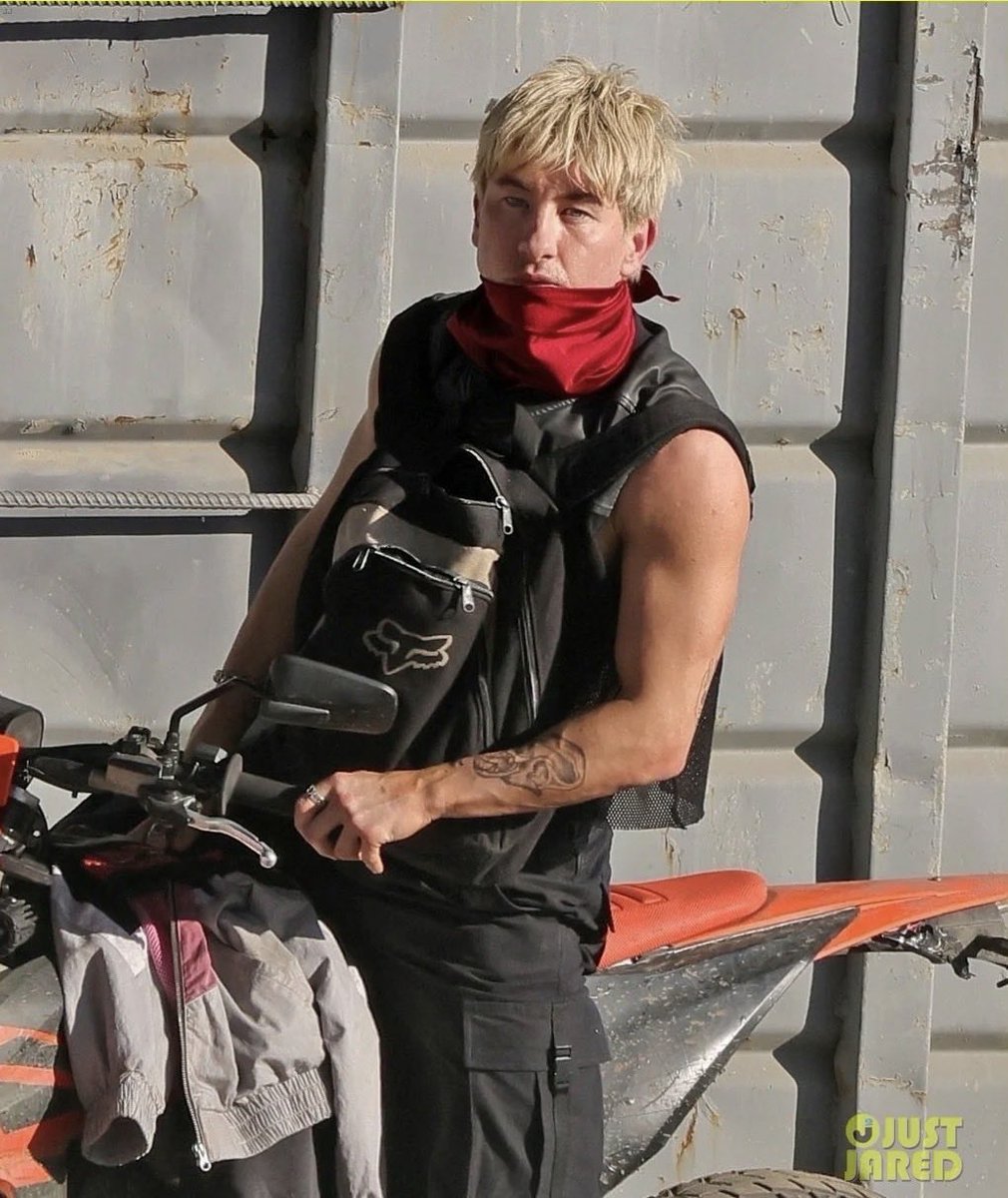 💙Barry Keoghan’s freaky villian Ormon in #Crime101