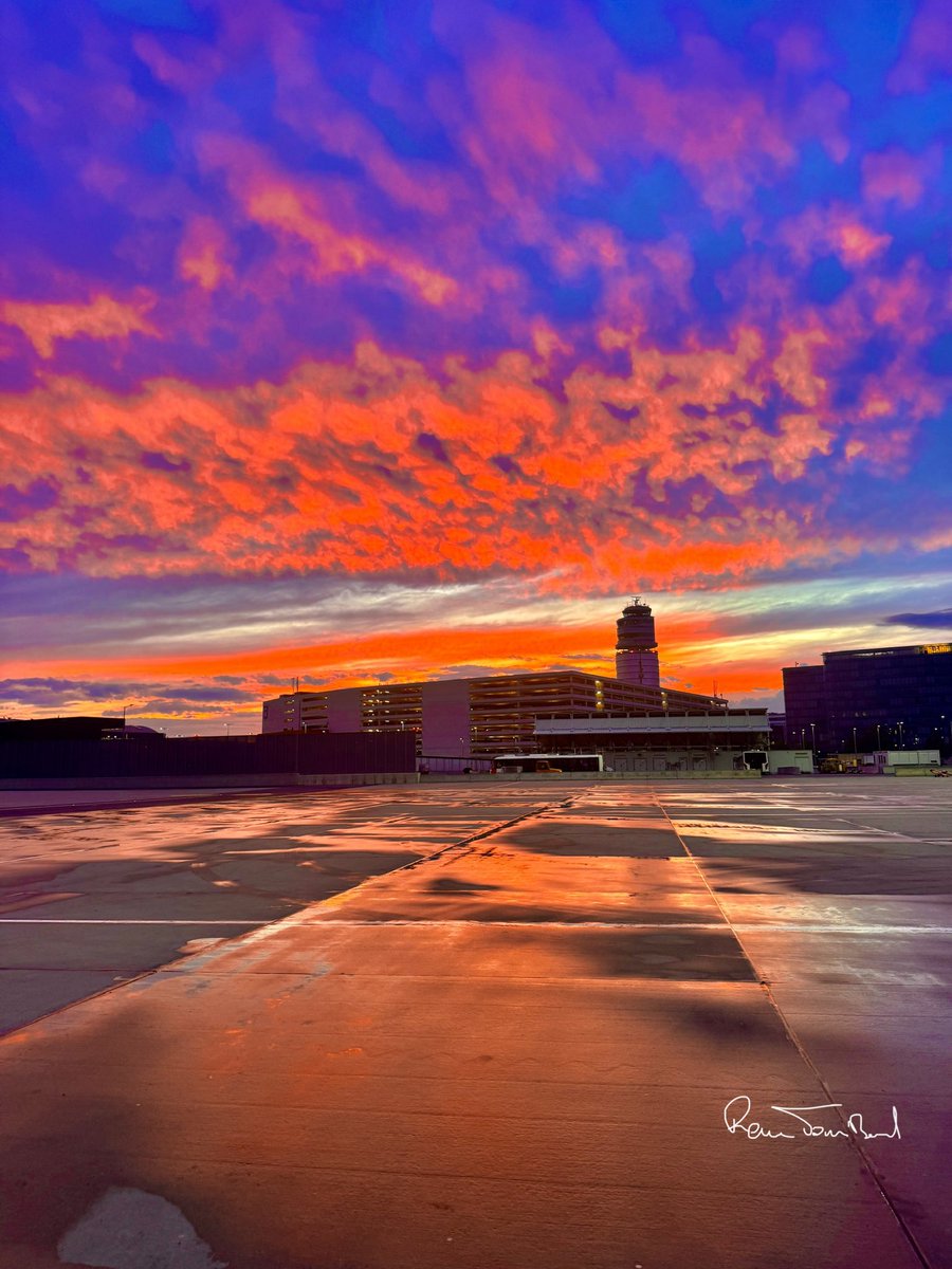 ReneTombarel's tweet image. bye-bye Vienne sous un ciel de feu #wien #vienne