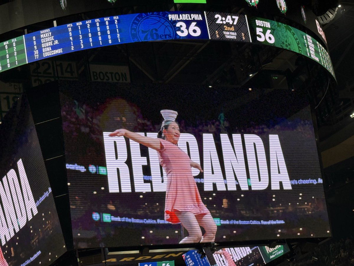 Red Panda is coming on at halftime 🍿