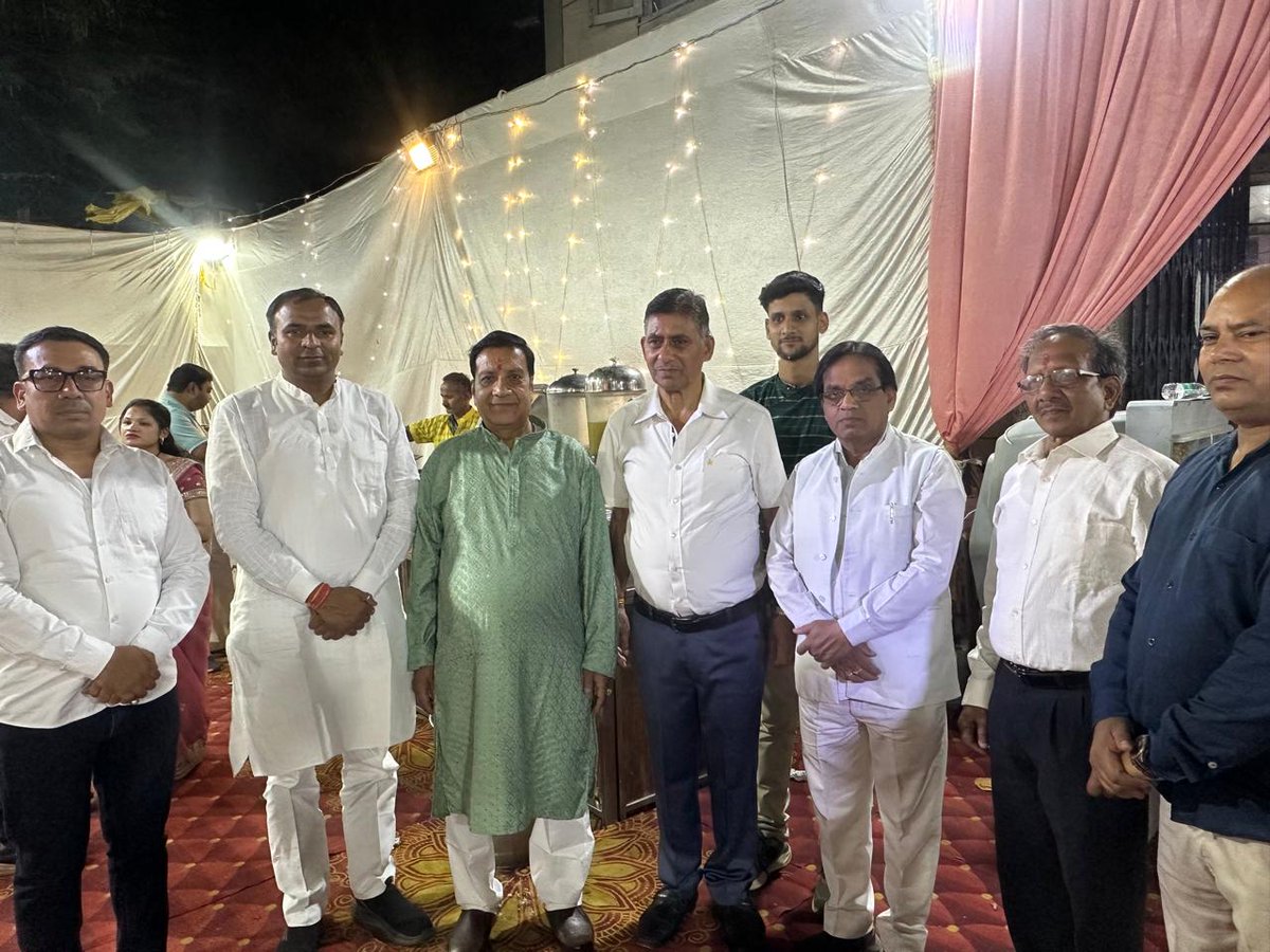 पूर्व मंडल अध्यक्ष सुभाष अग्रवाल जी के यहा मांगलिक कार्यक्रम!
बेटी की शादी का अवसर माता-पिता के लिए बहुत ही भावुक और महत्वपूर्ण होता है। शादी से पहले के कार्यक्रम न केवल रस्मों के लिए होते हैं बल्कि यह परिवार और रिश्तेदारों के साथ सुनहरी यादें  होती है!
  बहुत-बहुत शुभकामनाएँ।