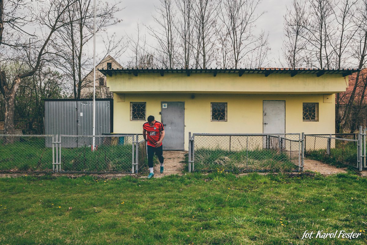 karolfester's tweet photo. Niedziela, godzina 10. Boisko w Lubnowie. Znicz Lubnów - Piasek Potworów⬇️ https://t.co/G1w01sR9mJ