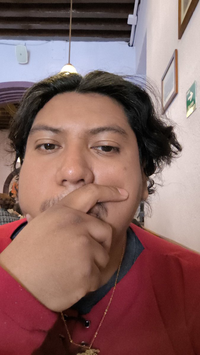 Amigos no dormí bien..  me pelee con el Hotel por qué ayer se les ocurrió hacer un evento con música estridente dentro del hotel  y no me dejaron dormir mucho..

Y tengo un coraje atorado. Pero a seguirle quiero que mi domingo sea maravilloso