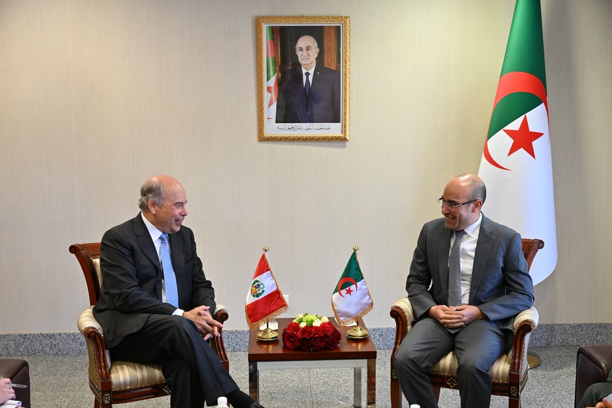 Algeria_MFA's tweet photo. استقبل كاتبُ الدولة، السيد @SECCNE_Chaib اليوم بمقر الوزارة، الأمينَ العام لوزارة العلاقات الخارجية الخارجية @CancilleriaPeru لجمهورية البيرو، السيد إريك أندرسون ماتشادو، وذلك بمناسبة انعقاد #الدورة_5 للمشاورات السياسية برئاسة مشتركة للأمينين العامين لوزارتي خارجية البلدين.
 🇩🇿🇵🇪 https://t.co/ndvLgG4c5M