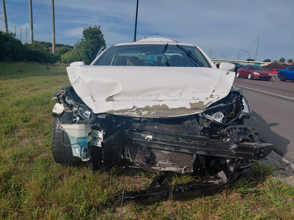 NeroRPG's tweet photo. To the Gray SUV that clipped me on the highway and drove off like nothing happened, I hope you crash into a ditch. https://t.co/hKAf5ulNrP