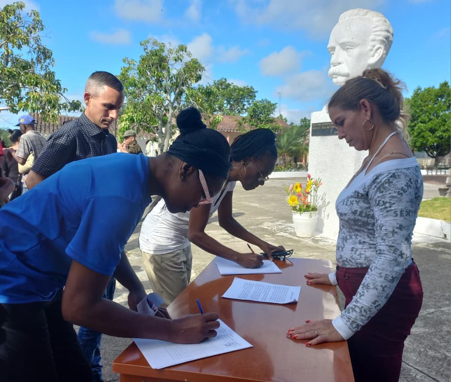 Girón, un ejemplo que inspira y guía.
#SanctiSpíritusEnMarcha
#GirónEsHoy
#MiFirmaPorLaPatria 🇨🇺