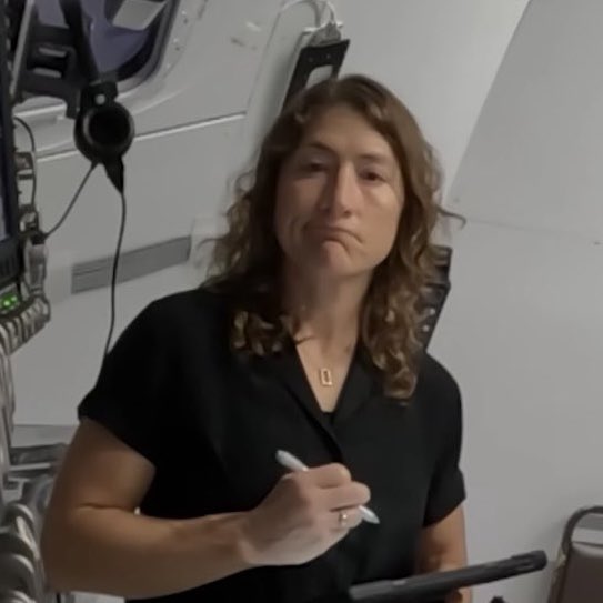 jules ⏾ tweet media