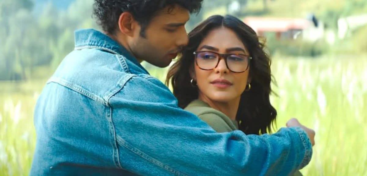 yashmishra91's tweet image. Do Deewane Sehar Mein: ​A breezy, old-school throwback that brings back that 90s rain-soaked romance. The screenplay, score and the @SiddyChats and @mrunal0801 chemistry carries it through.
@raviudyawar

#Indian
#cinema