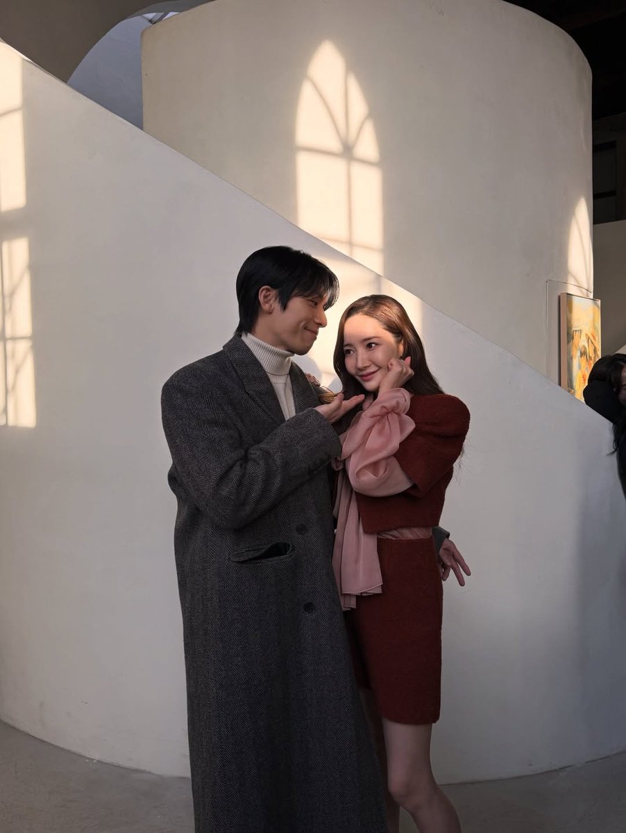 wihajoont's tweet photo. When I said I had so much fun while filming Siren's Kiss because of all the crew, I really meant it. I envy Minyoung noona for getting to team up with them again in another drama. It was truly such a memorable experience working with all of them. Thank you, everyone. https://t.co/t4TrnMmIHW