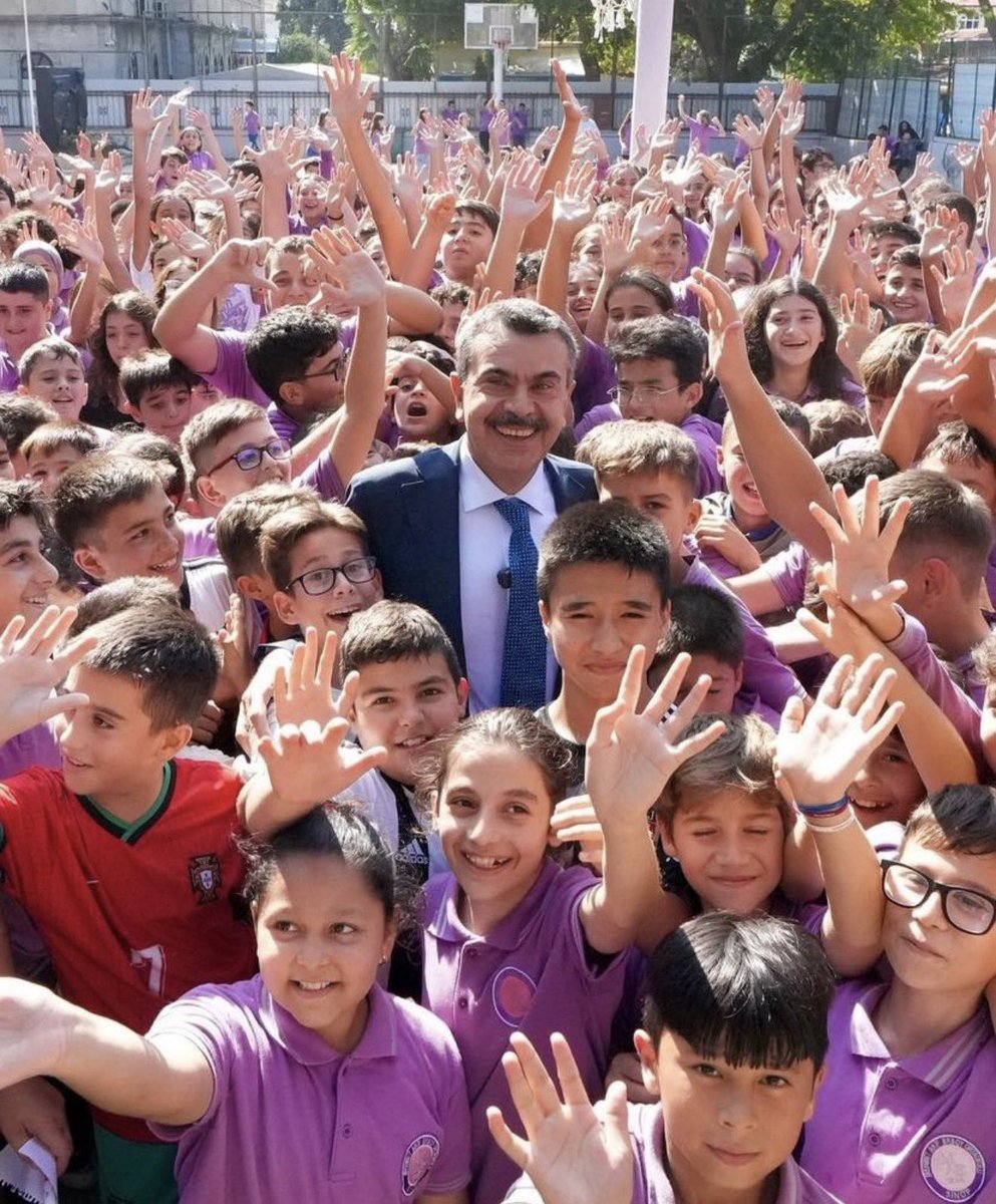 Ortak değerler etrafında birleşiyor, yarınlara birlikte ilerliyoruz.
<a href="/tcmeb/">Millî Eğitim Bakanlığı</a> <a href="/Yusuf__Tekin/">Yusuf Tekin</a>
<a href="/istanbulilmem/">İstanbul İl Millî Eğitim Müdürlüğü</a> <a href="/MucahitYentur/">Murat Mücahit Yentür</a>

#EğitimleTekYürek