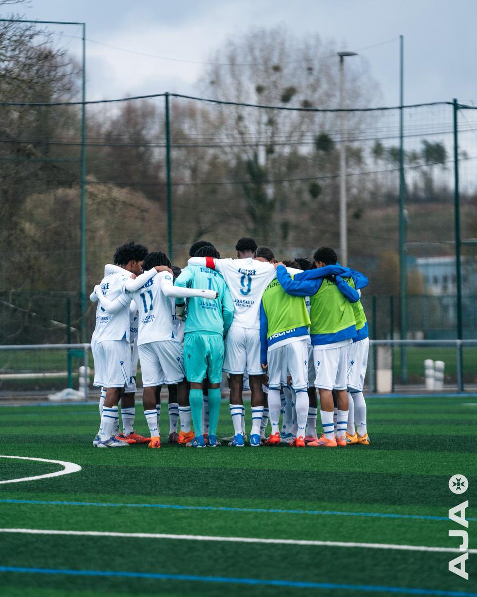 🔚 Victoire 3-2 des U19 contre Bobigny, nul 3-3 des U17 face au FC Lyon… et une série d'invincibilité qui se poursuit pour nos jeunes ! 👏#FormationAJA pic.