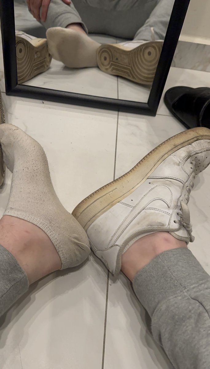 KingGioFeet tweet media