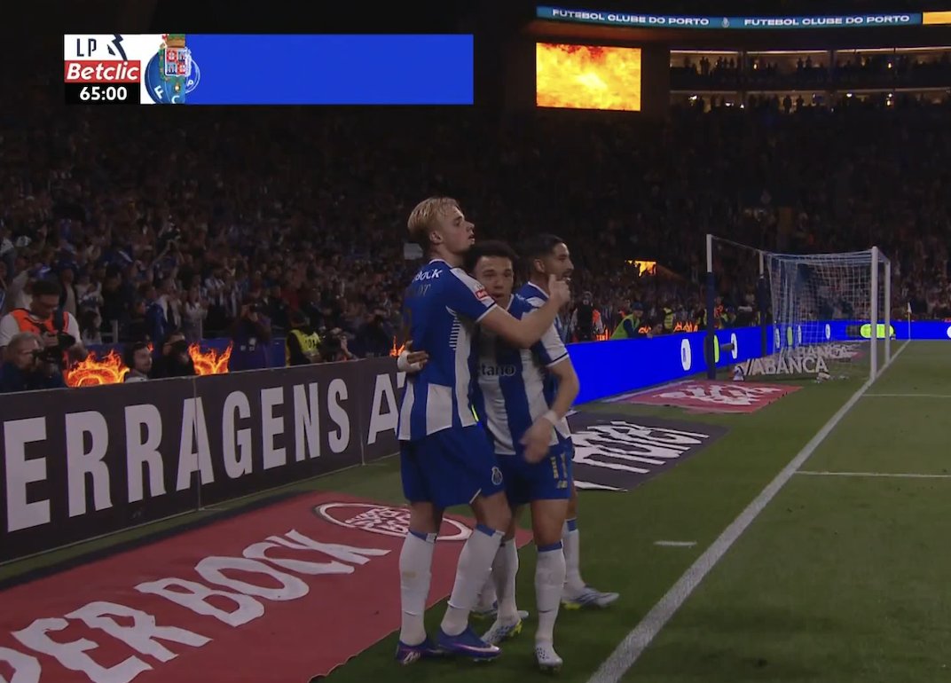 2-0 FC Porto.

GOOOOOOOOOOOOAAAAAAAAAAALLLLLLL VICTOR FROHOLDT !!!!!!!!!!!!!!!!!!!!!! PORTO HAVE DOUBLED THE LEAD !!!!!!!!!!!!!!!!!!!!!!!!!!!!!!!!!!!!!