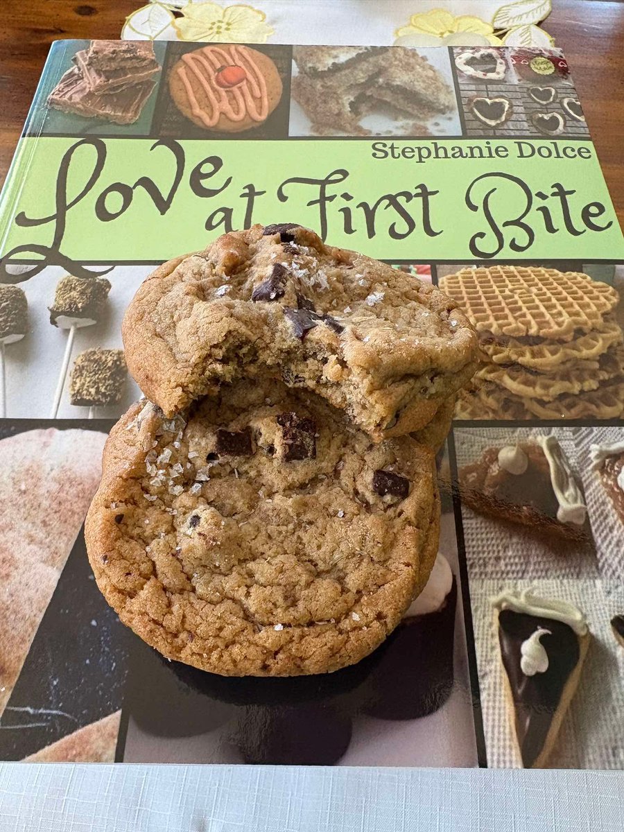 AxTheEx's tweet image. @ShoutOUTmyBook @UntoldRead @newbooksplease

Love At First Bite 2nd Ed a.co/d/01Pu9YHp ebook only on Amazon 

 bit.ly/4tmYJV6 paperback ONLY on lulu