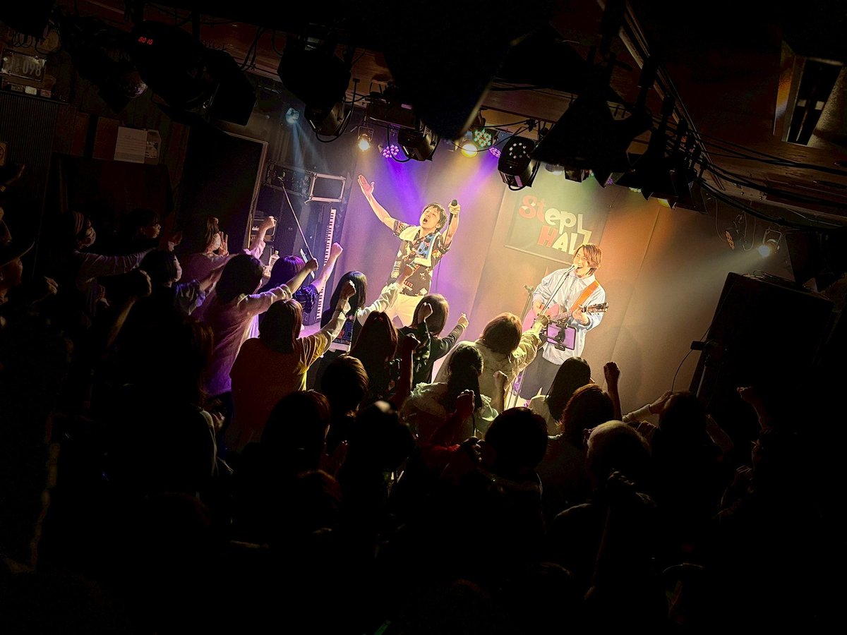 大阪ワンマンありがとう😁！！

やっぱ大阪ノリがすごいなぁ😆⤴️
ホンマに前回から半年も空いたん？？ってくらいの盛り上がり🎵

また必ず必ず帰って来るから忘れんとってや😘

遠征組も無事帰れたかなぁ🚅

みんな最高の2日間をありがとう✨✨

#大阪
#ラチエンブラザーズ