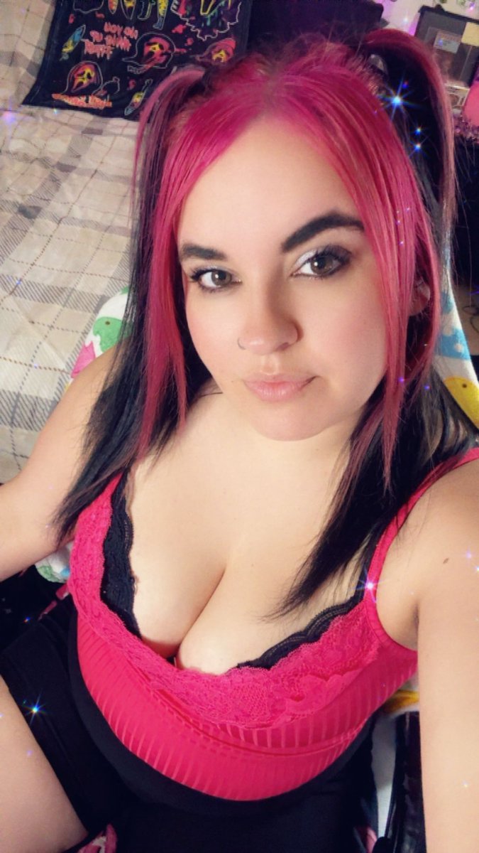 Live! Come hang out! 

twitch.tv/ttv_kelsielee