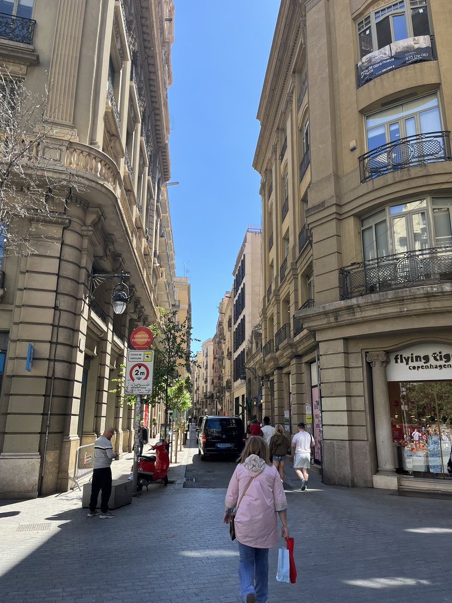 CartonLiu's tweet image. Back from #CHI2026 in Barcelona, feeling deeply grateful, refreshed, and inspired.
I was honored to present our #AR + #AI reliance paper, join the Bias4Trust workshop, and reflect on the future of cognition-augmented AR systems.
See you in #CHI2027 !