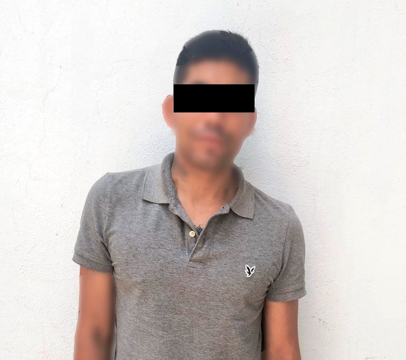 #Policía #Municipal detiene a persona presuntamente relacionada con robos con violencia a tiendas #OXXO*

#OaxacadeJuárez, Oax., 19 de abril de 2026.- Personal de la Secretaría de Seguridad Vecinal que participa en el Operativo Sellamiento efectuó la detención de una persona que