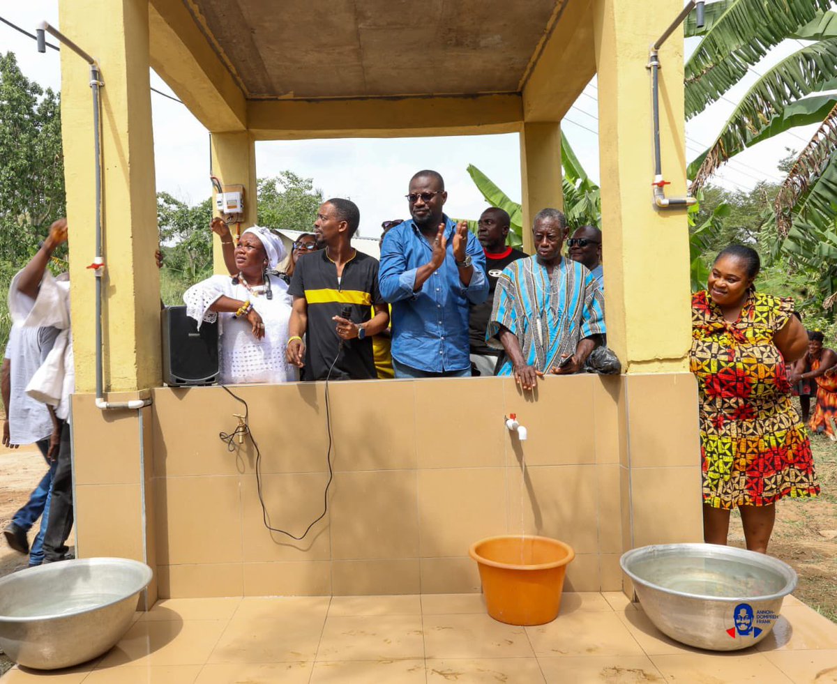 KaakyireMa2957's tweet photo. Water for the people, development in action @FAnnohDompreh has commissioned 5 water projects in Amanfro, Oparekrom, Djankrom East, Akwane Dobro & Papito to improve access to clean water in Nsawam-Adoagyiri.
#FADTOASO
#BawumiaForPresident2028
#DevelopmentInAction https://t.co/AFeb1Cl2xU