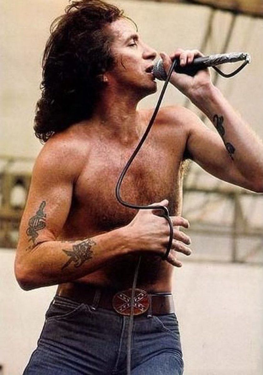 qrpress_'s tweet photo. Bon Scott - AC/DC https://t.co/nVbwm4Zm7f