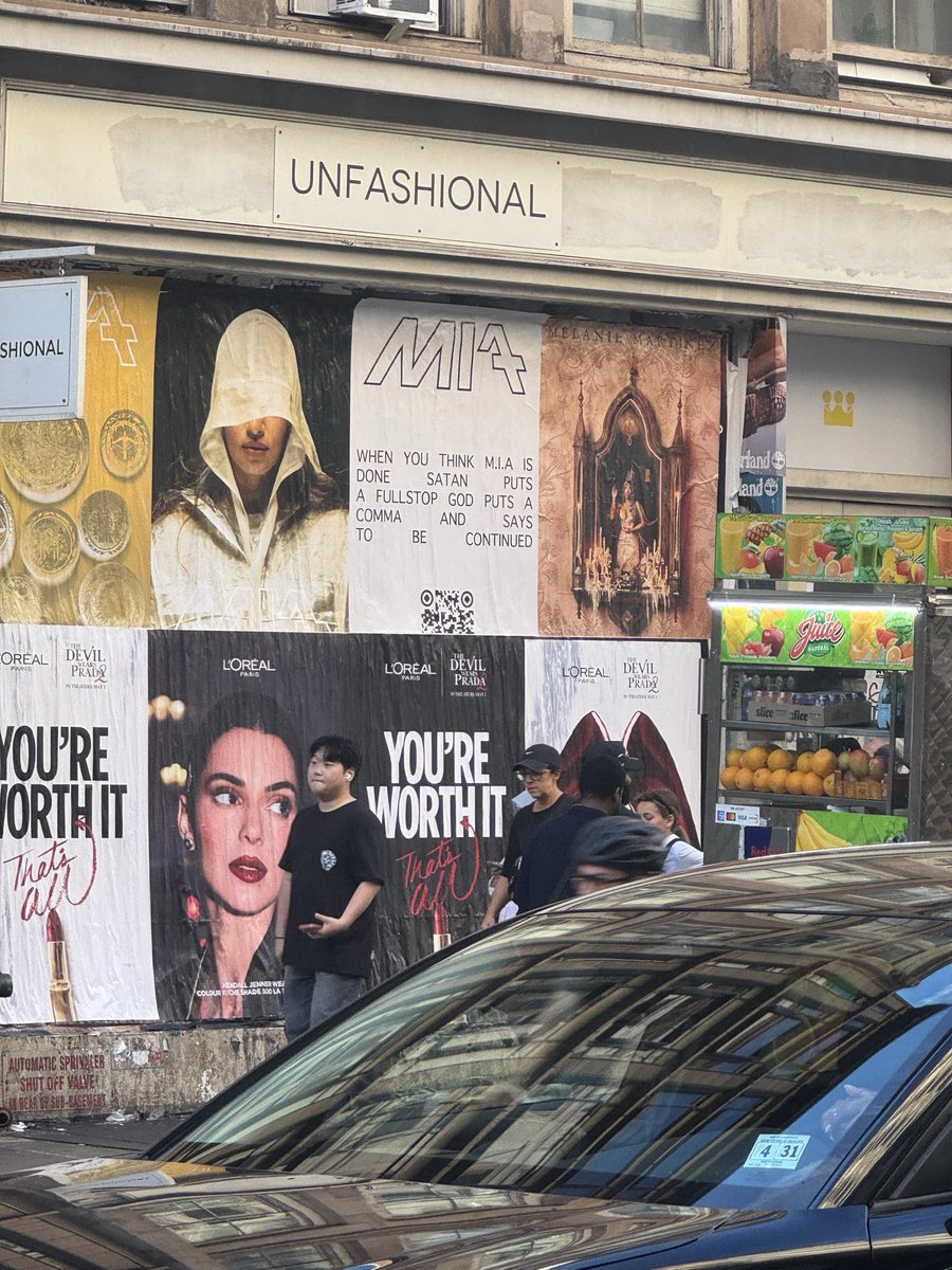 MMcolombia's tweet image. Nuevos afiches de “HADES” por Melanie Martinez han empezado a aparecer en New York. #MelanieMartinez #Hades #Portals #CryBaby #K12