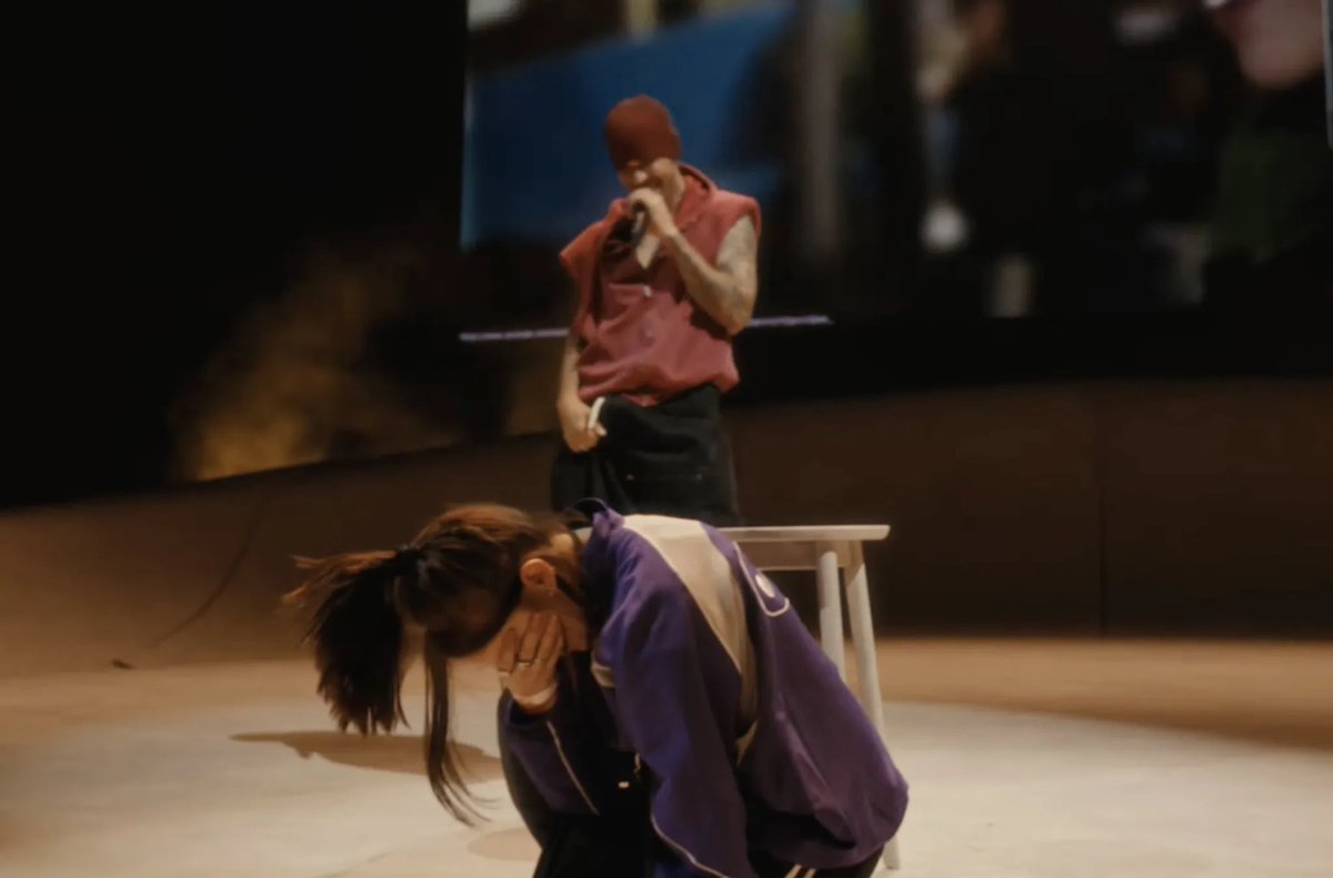 extratv's tweet image. Billie Eilish really got to live her dream as Justin Bieber’s ℴ𝓃ℯ 𝓁ℯ𝓈𝓈 𝓁ℴ𝓃ℯ𝓁𝓎 ℊ𝒾𝓇𝓁 at #Coachella! 😭💜 (📷: YouTube/Instagram) 

#justinbieber #billieeilish