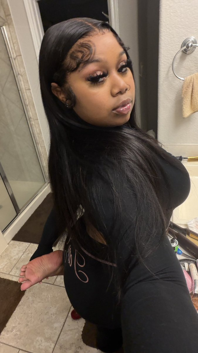 sz 6.5 🦶🏽 tweet media