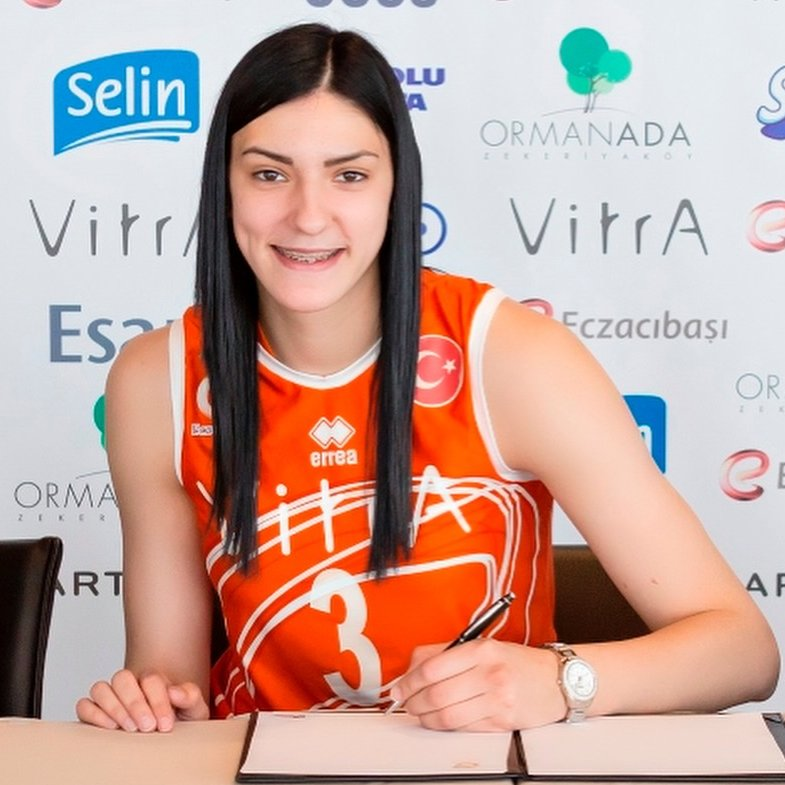 Temmzvolley's tweet image. 🇷🇸Tijana Boskovic'in 3987 günlük bekleyişi sona erdi

2016 - 🥉
2017 -  4⃣.
2018 - 🥈
2019 -🥈
2021 -  4⃣.
2022 -🥉
2023 - 🥈
2024 -🥈
2025 - 🥉
2026 - 🏆

🏆Boskovic #SultanlarLigi'ndeki 11. yılında ilk şampiyonluğunu yaşadı