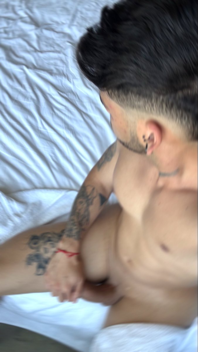 SantiLatin0's tweet photo. Quieres ver completo?🫣 https://t.co/s2LU4Ru3VE