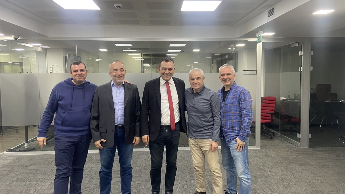 Samsunspor-Beşiktaş ve Trabzonspor-Başakşehir maçlarını, şampiyonluk yarışını ünlü futbol adamı Rıza Çalımbay ile değerlendireceğiz. Flash Futbol 21.30’da Flash Haber’de… <a href="/bulenttuncay/">Bülent Tuncay</a> <a href="/CANSPOR70/">Can Küçükyıldırım</a> <a href="/flashhaberden/">Flash Haber</a>