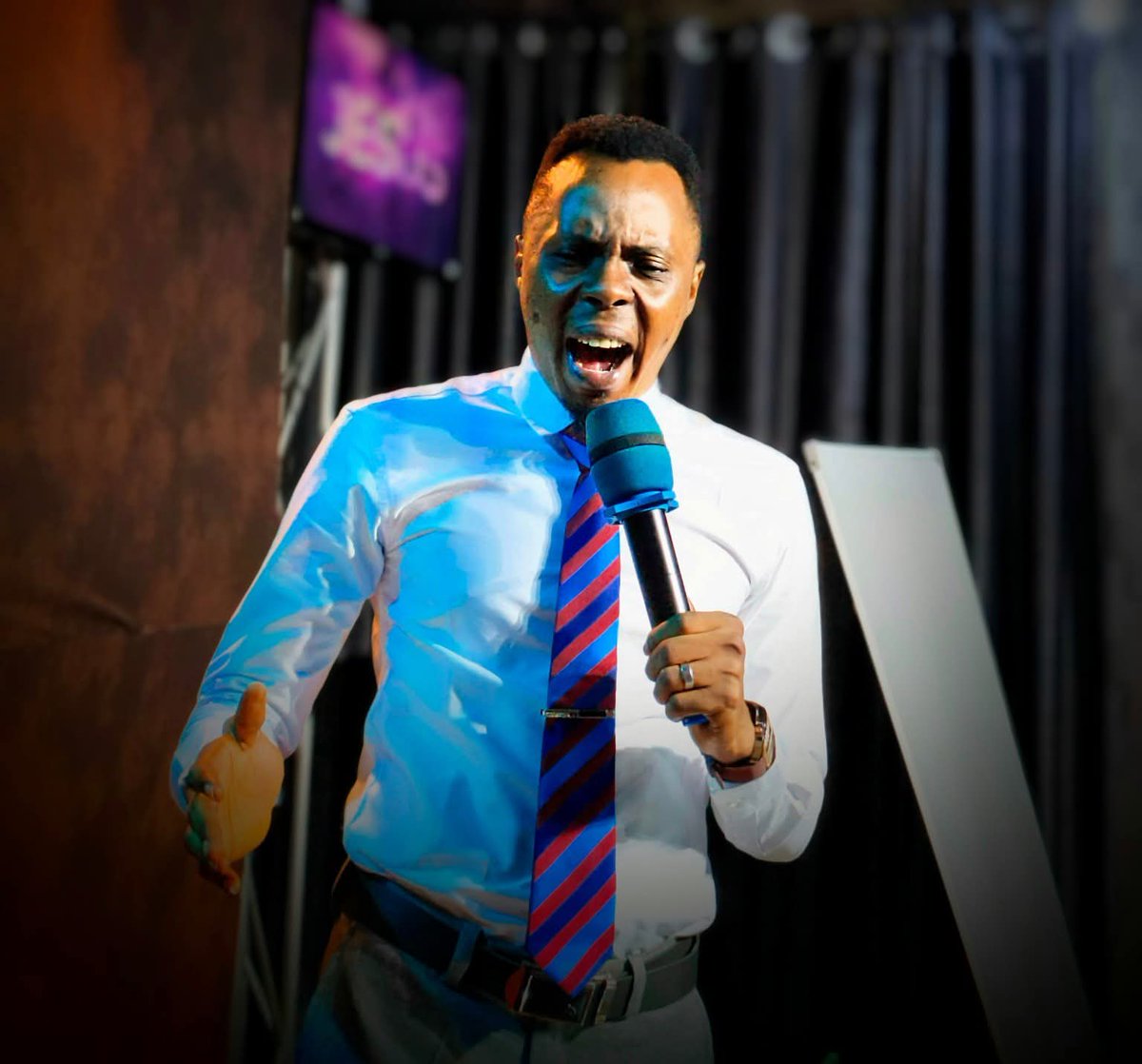 LightworldCity's tweet photo. SUNDAY MEGA SERVICE (MANDATE SERVICE)
Date: 19-4-2026

THEME: HAGIAZO; YES LORD!
Topic: Stand Fast; Unmovable part 1
Text: Dan 6:16-22, 1Cor 15:58
Ministering: Apostle Francis E.A Onyebuchi

#Message_Excerpts
To be steadfast is to remain focused &amp; unmovable from our faith &amp; https://t.co/lZ9B6R4qBw