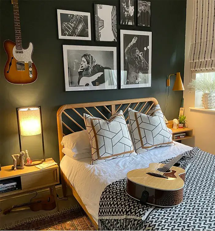 TheLemeDecor's tweet image. Teen bedroom with guitar wall décor, green accent wall, layered bedding, warm reading light, and cozy styling, creating a personal creative space.

#TeenBedroom #HomeDecor #InteriorDesign #CozySpaces #AccentWall #CreativeInteriors #RoomInspo #ModernBedroom