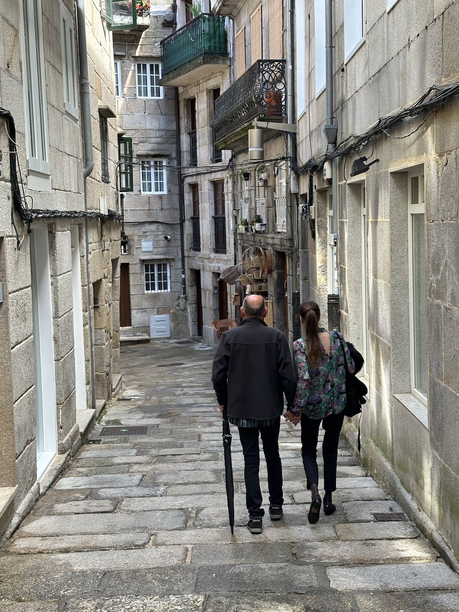 brunoitcabreh's tweet photo. @lara_grana Tengo una hermosa que saqué a mis suegros en su momento en el Casco Vello. Disfrutarla 🤩 https://t.co/TtwBl7VzT2