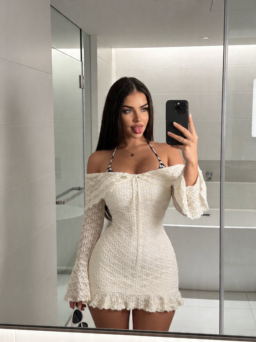 Isabellaknauff's tweet photo. Dress check 1-10? 😚 https://t.co/DXIZPgoMq4