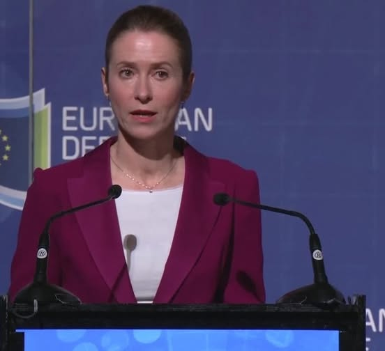 - Kaja Kallas :
« Washington ne cherche pas à gérer l’Europe. Il cherche à la dissoudre.
Ils n’aiment pas l’Union européenne,..
Les tactiques ressemblent à celles utilisées par les adversaires de l’UE..
La réponse n’est pas des accords bilatéraux avec Trump. C’est l’unité. Parce