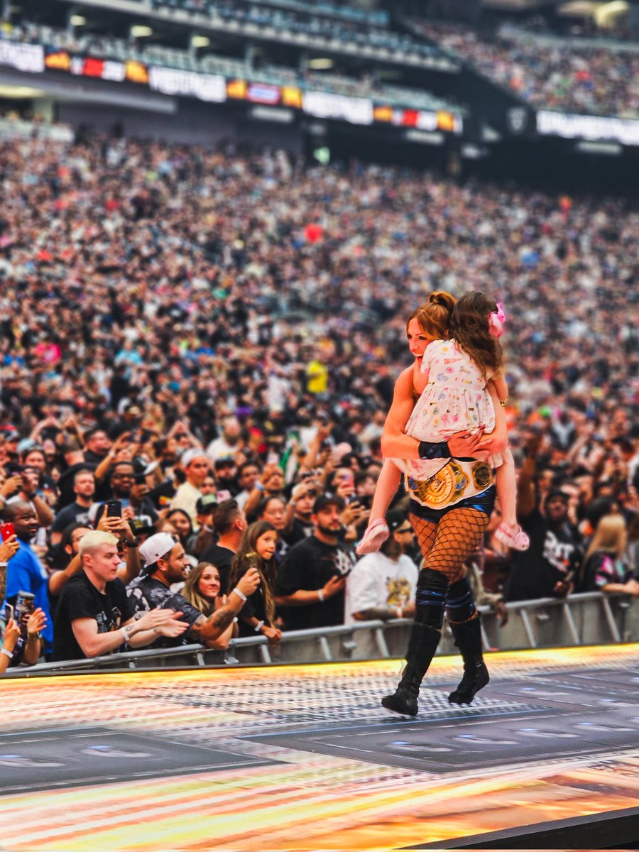 DeadlyAngelo97's tweet photo. Becky Lynch appreciation post π€π
#BextOfTheWeek #GOAT
@BeckyLynchWWE π
#WrestleMANia https://t.co/ZUbowehaHj