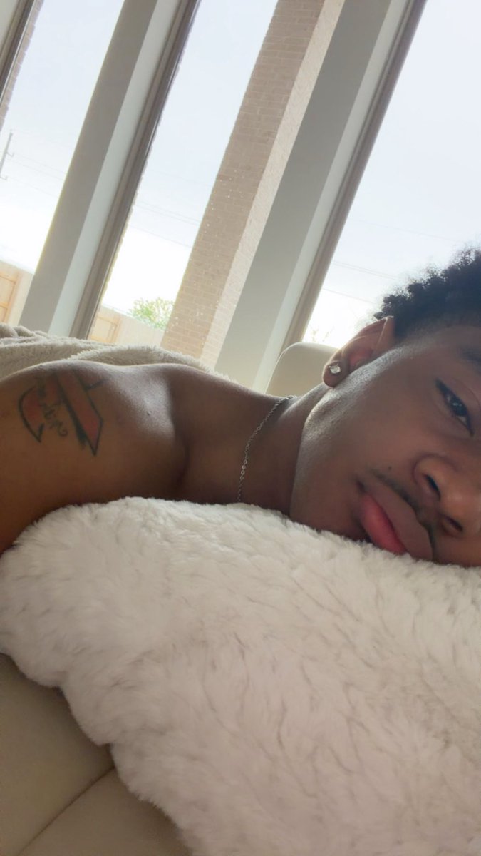 derrick tweet media