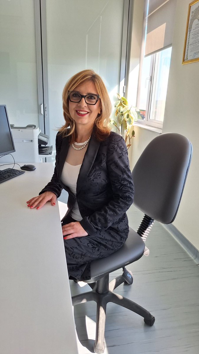 Ćaci direktorka ZC Aranđelovac  Gordana Gajović koja dovozi sanitetom lekare na glasanje🤢