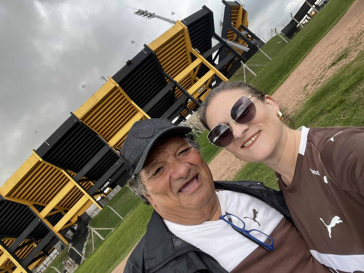 CeciliaRotundo's tweet photo. A mi no me interesa en qué cancha jugués, local o visitante yo te vengo a ver
🤍🤎🤍 #platense haciendo historia https://t.co/WtRk0Pe0vP